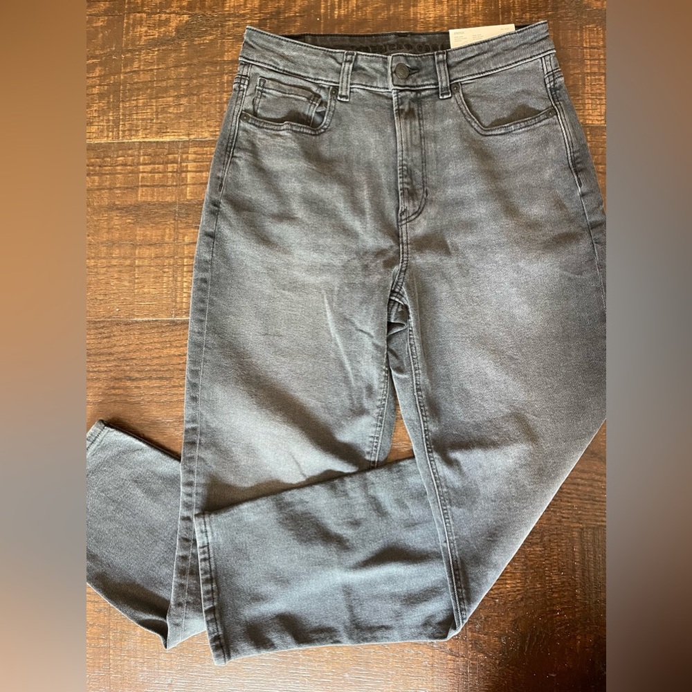 NWT American Eagle black mom jeans, size 6